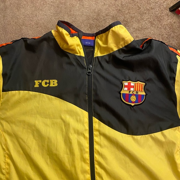 Medium - Picture 4 of 8